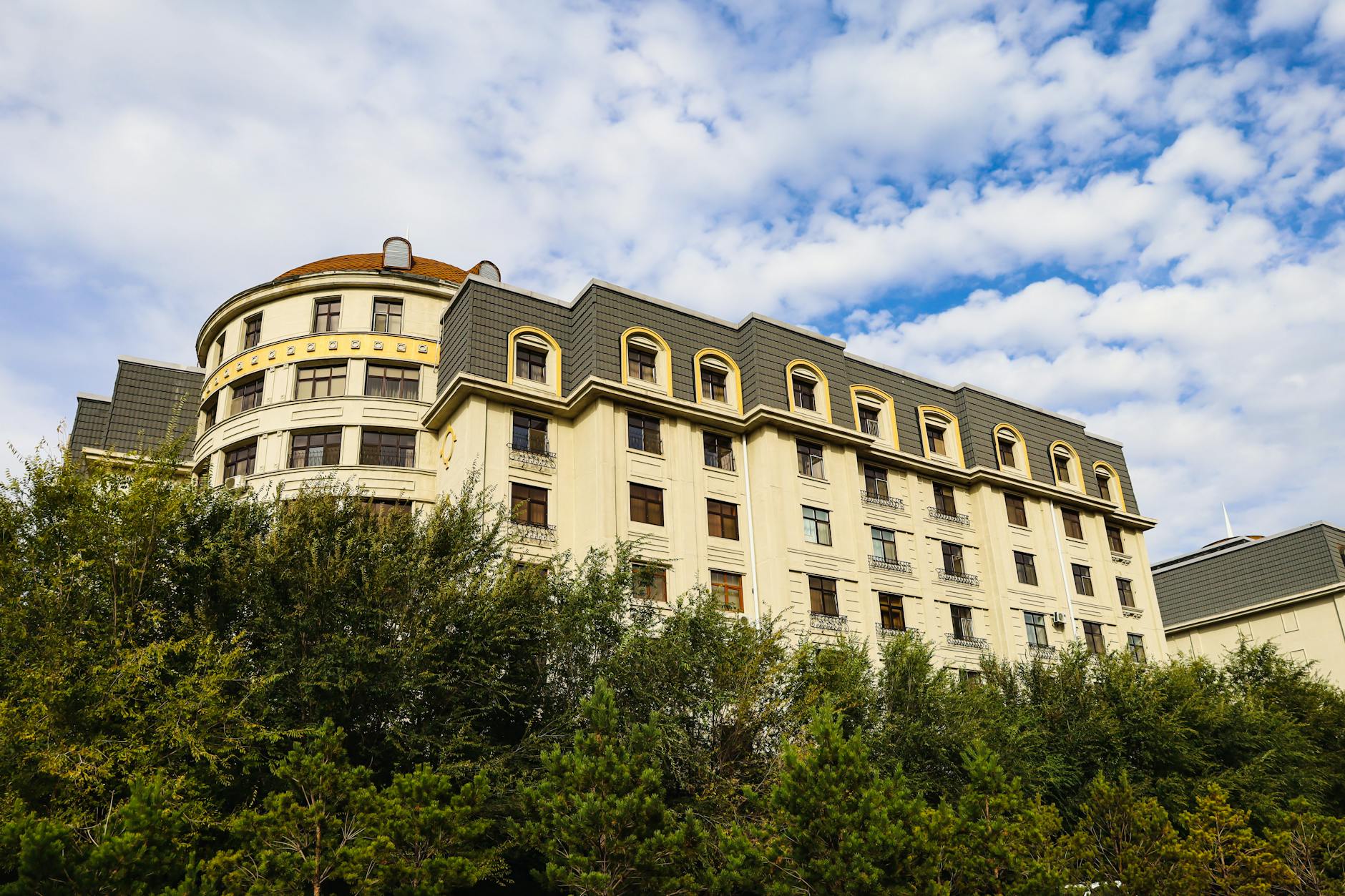 Asbestos Exposure at West Allis Memorial Hospital: A Guide for Workers and Tradesmen